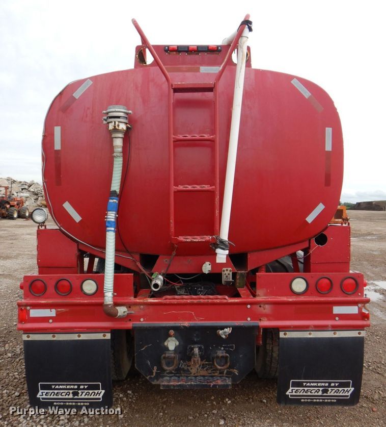 image for item DS8083 1989 Freightliner FLC112  water truck