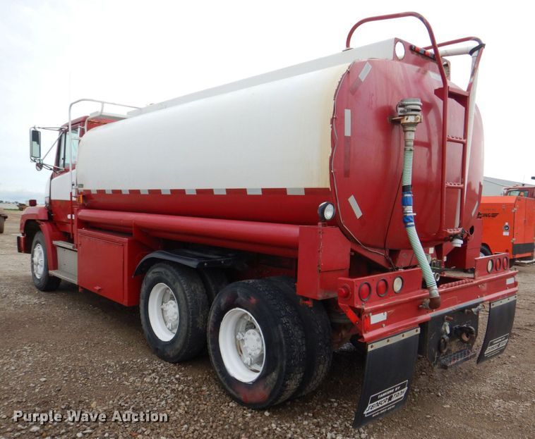 image for item DS8083 1989 Freightliner FLC112  water truck
