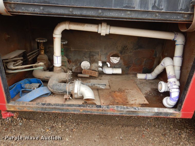 image for item DS8083 1989 Freightliner FLC112  water truck