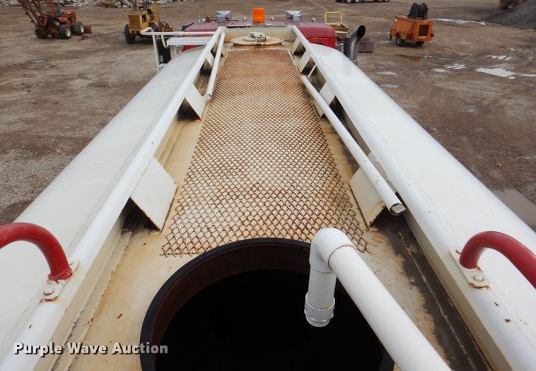 image for item DS8083 1989 Freightliner FLC112  water truck