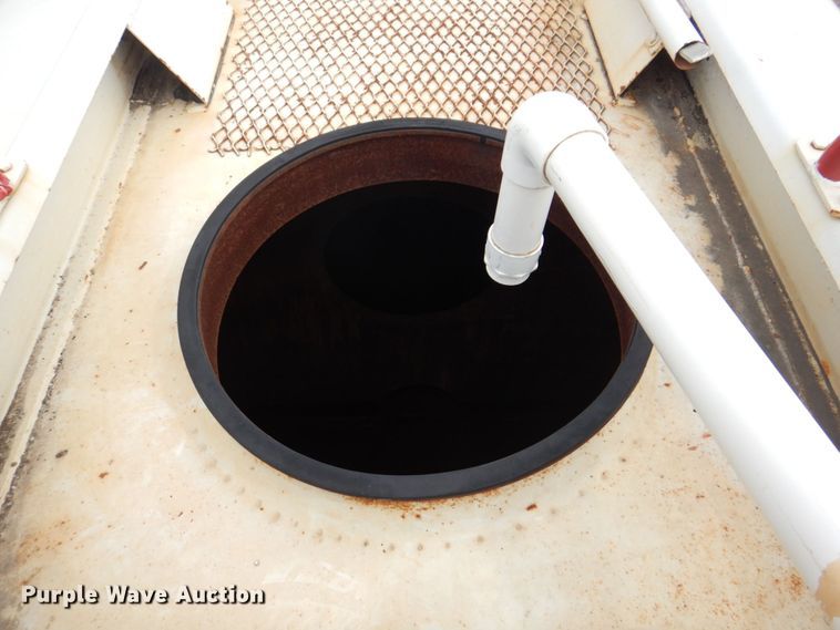 image for item DS8083 1989 Freightliner FLC112  water truck