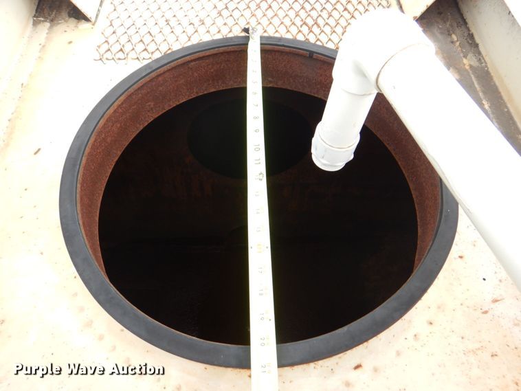 image for item DS8083 1989 Freightliner FLC112  water truck