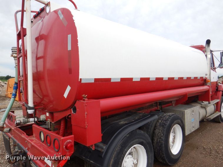 image for item DS8083 1989 Freightliner FLC112  water truck