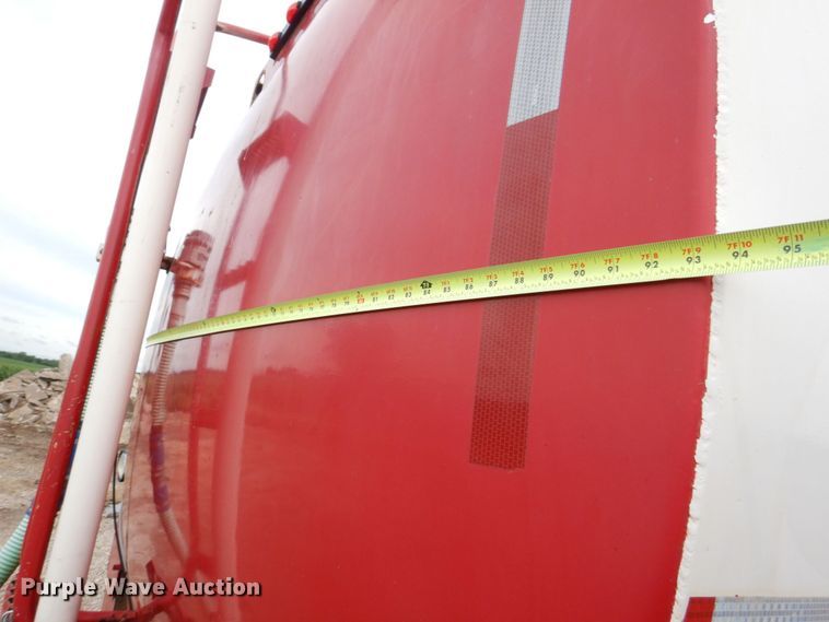 image for item DS8083 1989 Freightliner FLC112  water truck