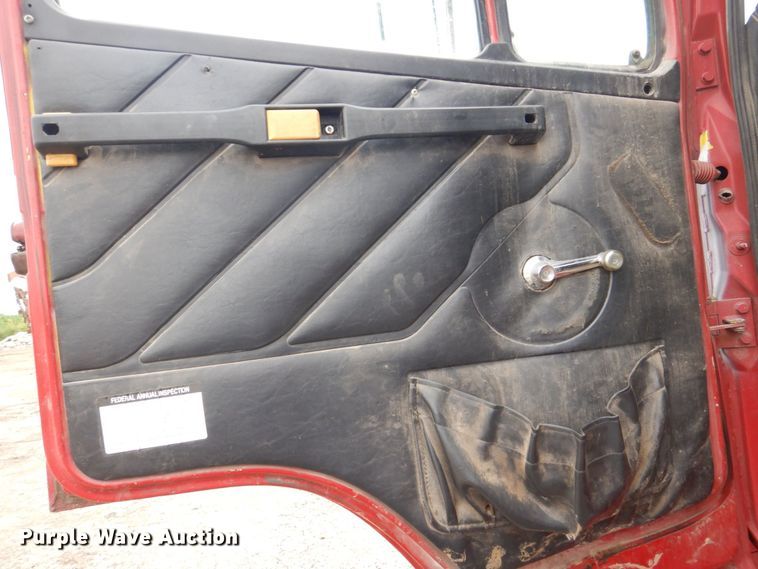 image for item DS8083 1989 Freightliner FLC112  water truck