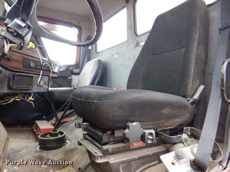 image for item DS8083 1989 Freightliner FLC112  water truck