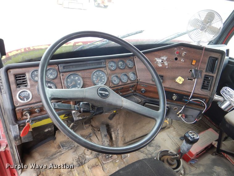 image for item DS8083 1989 Freightliner FLC112  water truck