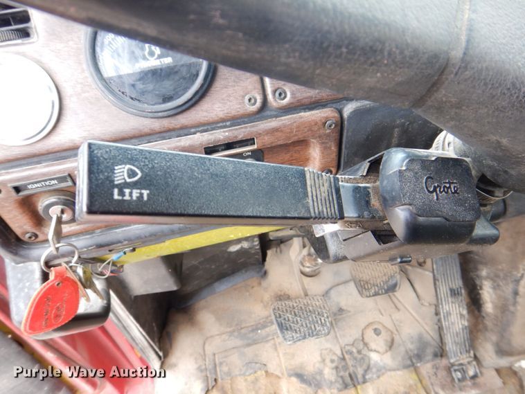 image for item DS8083 1989 Freightliner FLC112  water truck