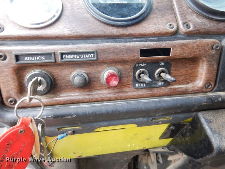 image for item DS8083 1989 Freightliner FLC112  water truck