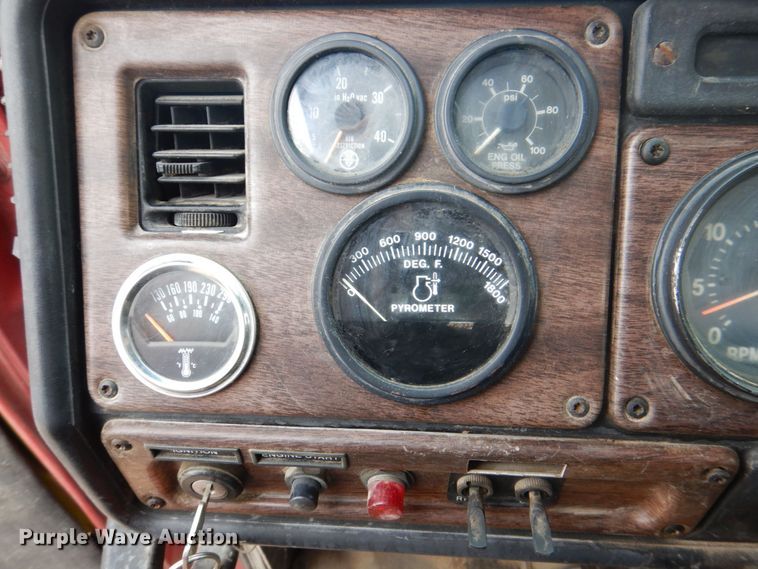 image for item DS8083 1989 Freightliner FLC112  water truck