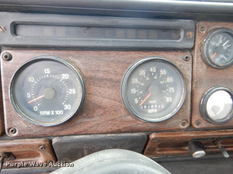 image for item DS8083 1989 Freightliner FLC112  water truck