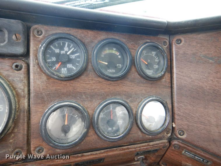 image for item DS8083 1989 Freightliner FLC112  water truck