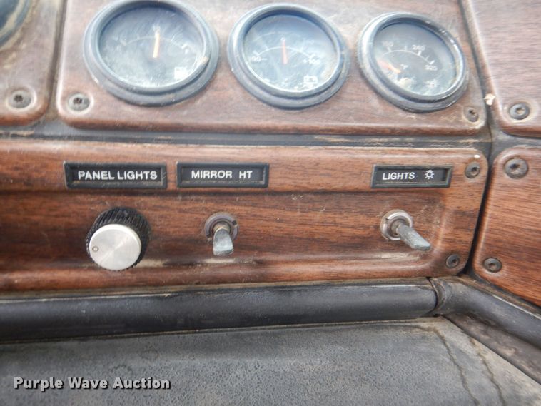 image for item DS8083 1989 Freightliner FLC112  water truck