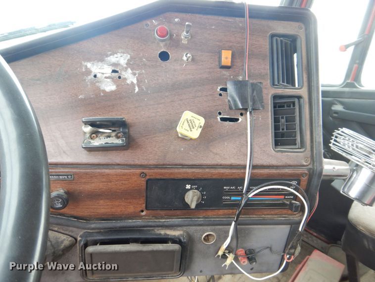 image for item DS8083 1989 Freightliner FLC112  water truck