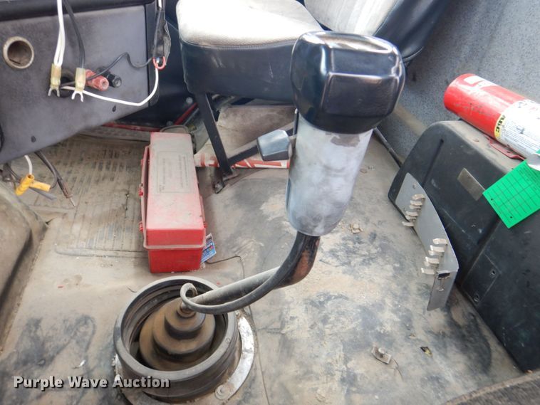 image for item DS8083 1989 Freightliner FLC112  water truck