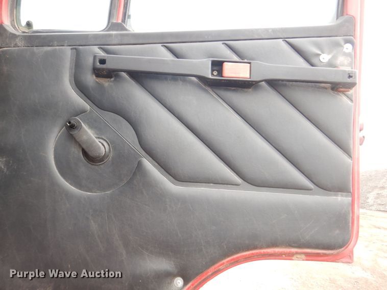 image for item DS8083 1989 Freightliner FLC112  water truck