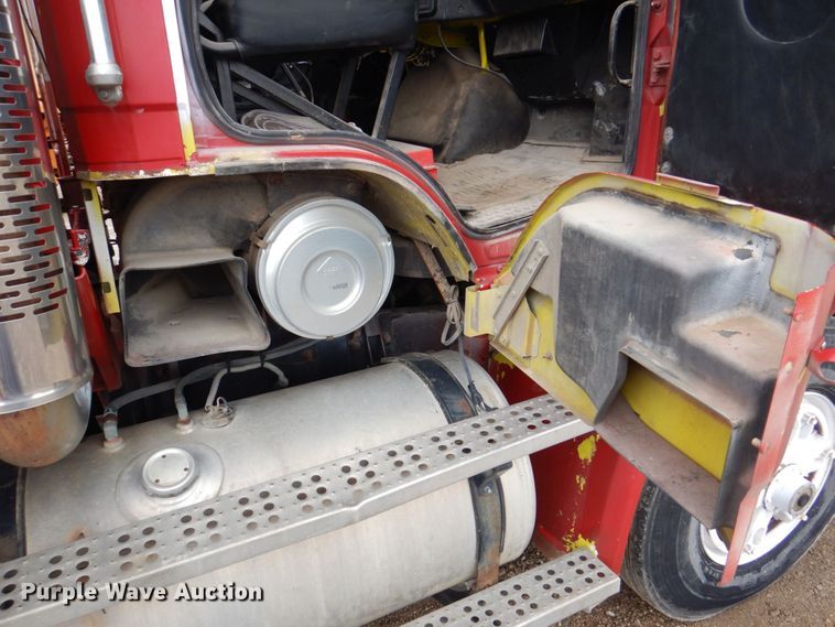 image for item DS8083 1989 Freightliner FLC112  water truck