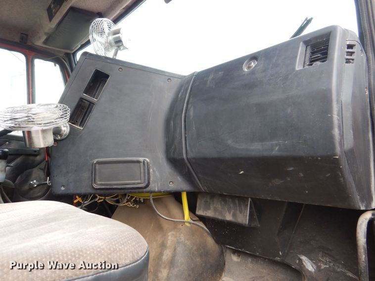 image for item DS8083 1989 Freightliner FLC112  water truck