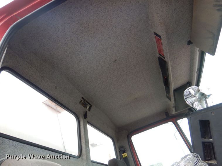 image for item DS8083 1989 Freightliner FLC112  water truck