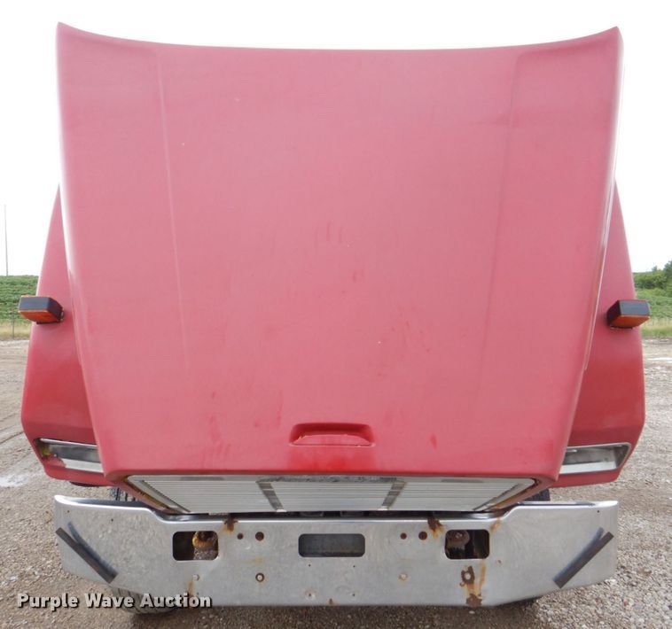 image for item DS8083 1989 Freightliner FLC112  water truck