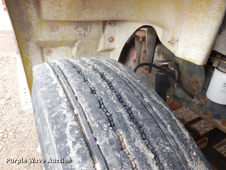 image for item DS8083 1989 Freightliner FLC112  water truck