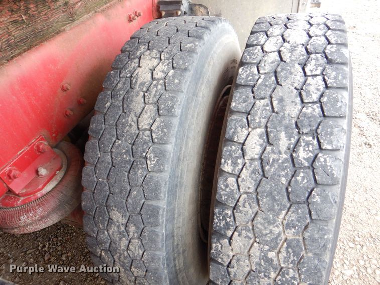 image for item DS8083 1989 Freightliner FLC112  water truck