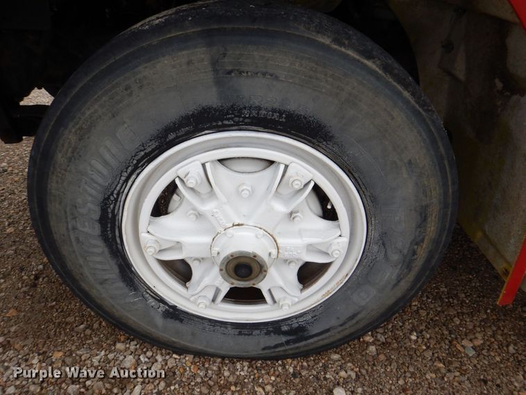 image for item DS8083 1989 Freightliner FLC112  water truck