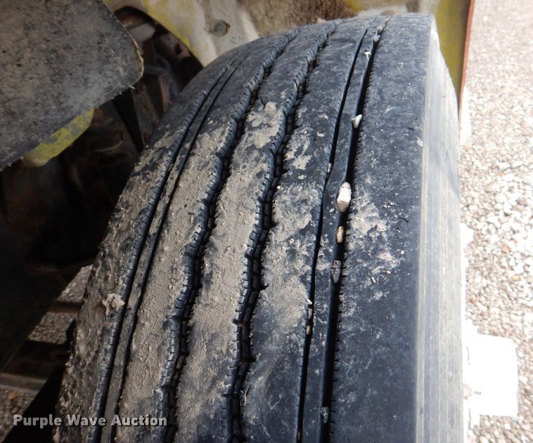 image for item DS8083 1989 Freightliner FLC112  water truck