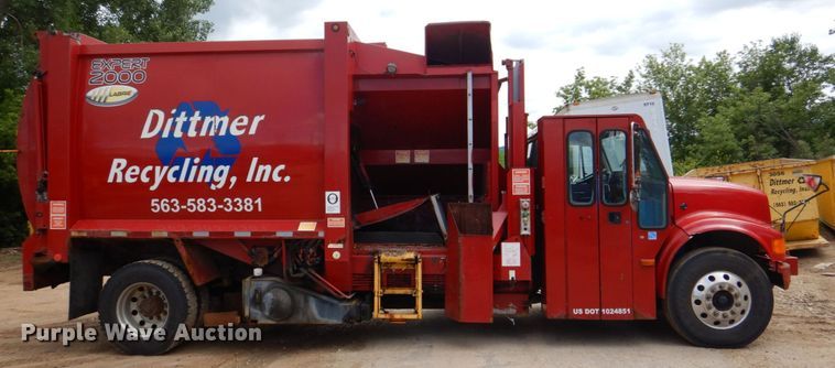 image for item DS8089 2002 International 4900  refuse truck