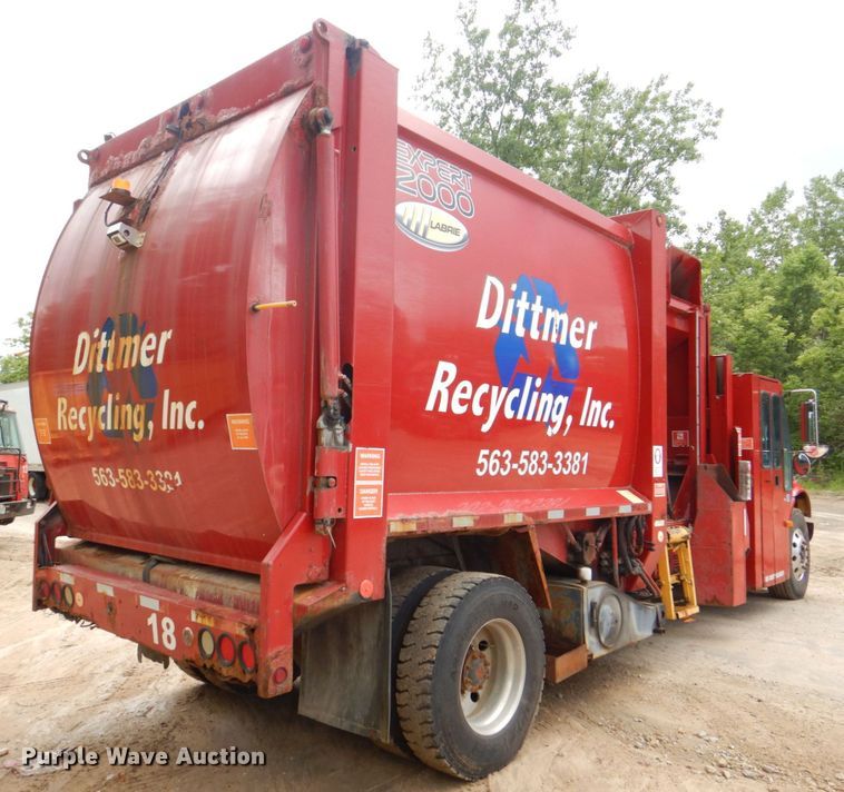 image for item DS8089 2002 International 4900  refuse truck