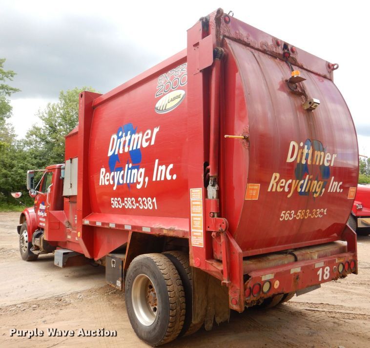 image for item DS8089 2002 International 4900  refuse truck