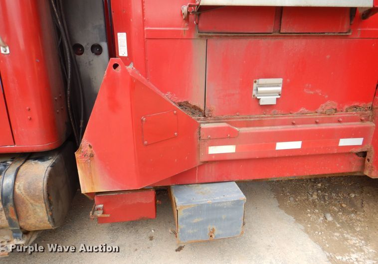 image for item DS8089 2002 International 4900  refuse truck