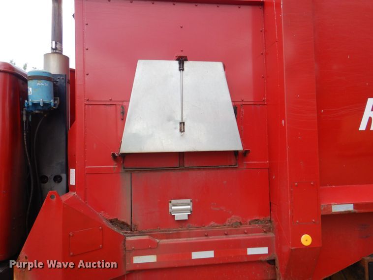 image for item DS8089 2002 International 4900  refuse truck