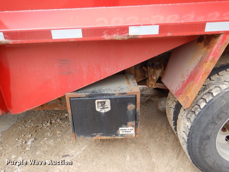 image for item DS8089 2002 International 4900  refuse truck