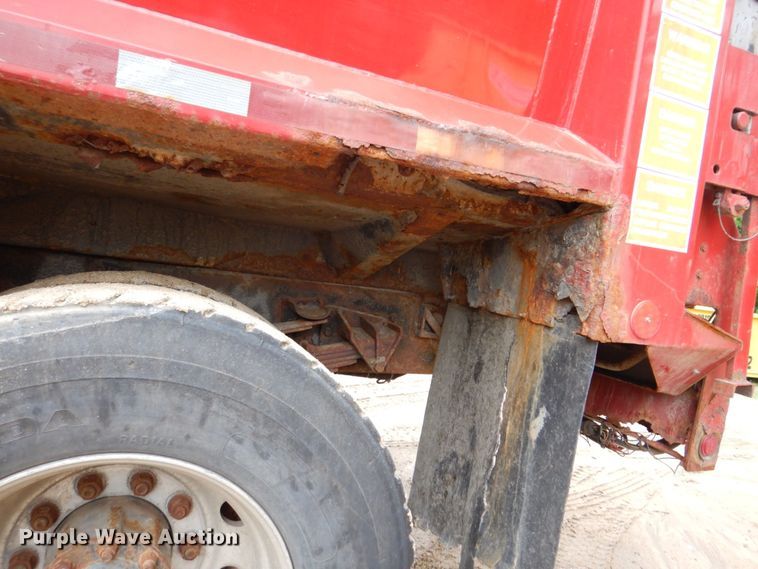 image for item DS8089 2002 International 4900  refuse truck