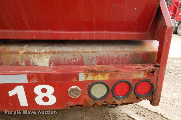 image for item DS8089 2002 International 4900  refuse truck