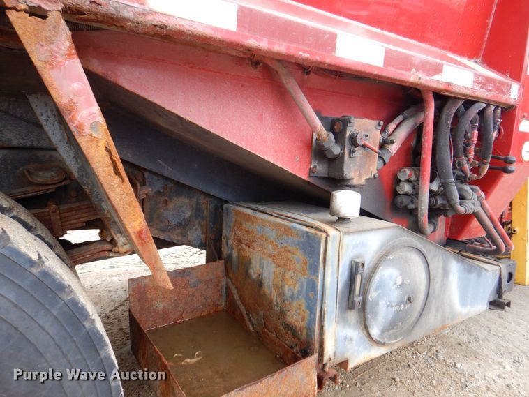 image for item DS8089 2002 International 4900  refuse truck