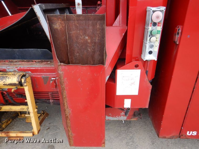 image for item DS8089 2002 International 4900  refuse truck