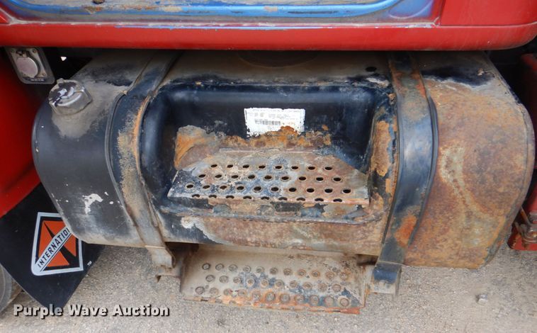 image for item DS8089 2002 International 4900  refuse truck