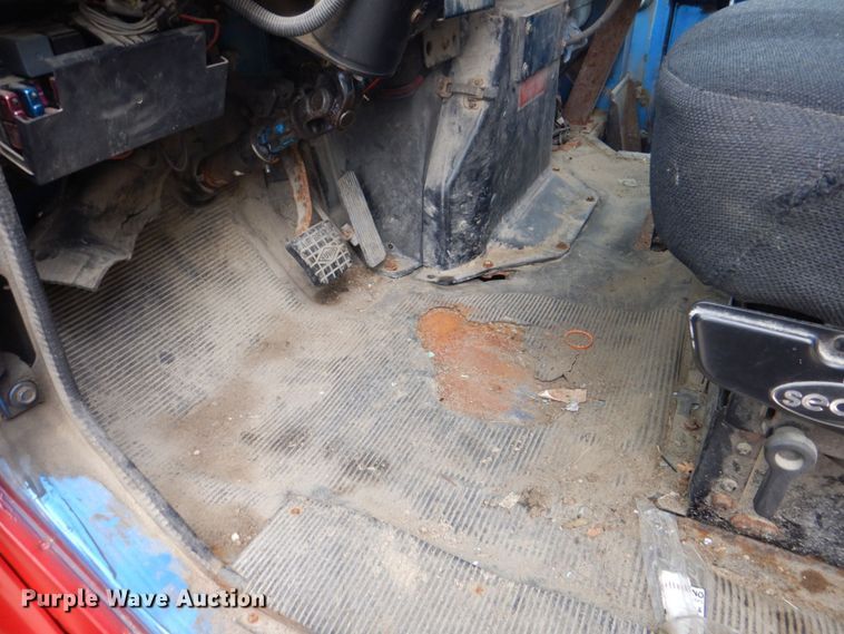 image for item DS8089 2002 International 4900  refuse truck