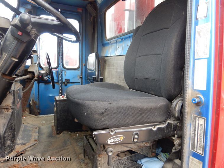 image for item DS8089 2002 International 4900  refuse truck