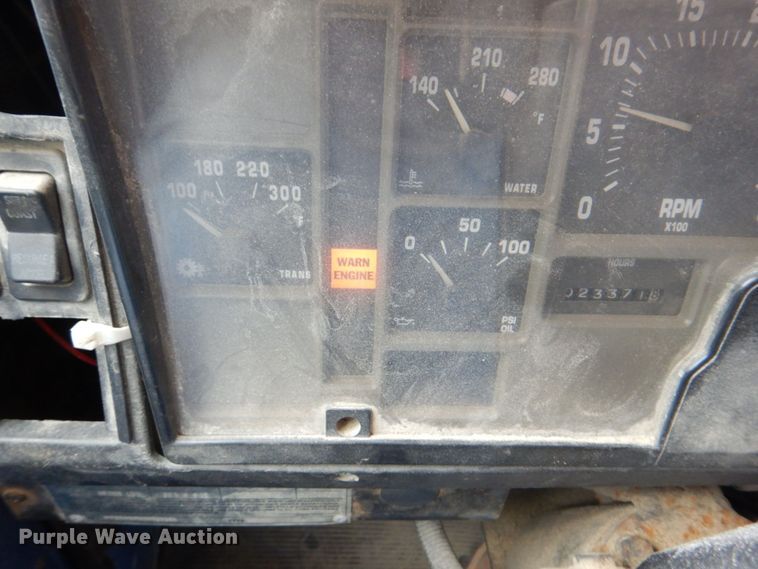 image for item DS8089 2002 International 4900  refuse truck