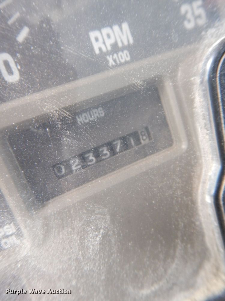 image for item DS8089 2002 International 4900  refuse truck