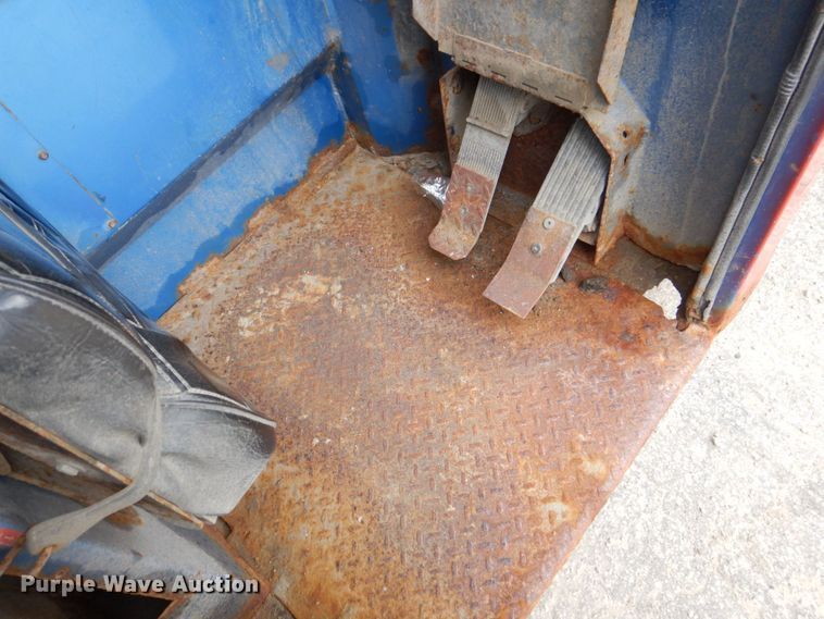 image for item DS8089 2002 International 4900  refuse truck