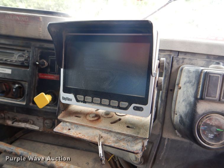 image for item DS8089 2002 International 4900  refuse truck