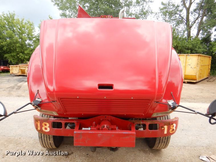 image for item DS8089 2002 International 4900  refuse truck