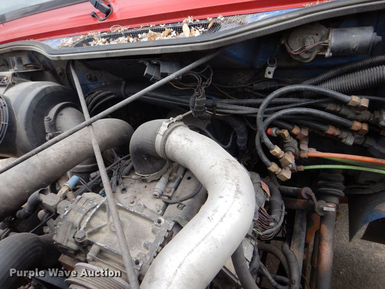 image for item DS8089 2002 International 4900  refuse truck