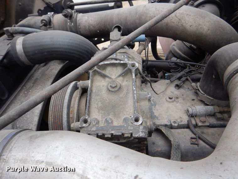 image for item DS8089 2002 International 4900  refuse truck