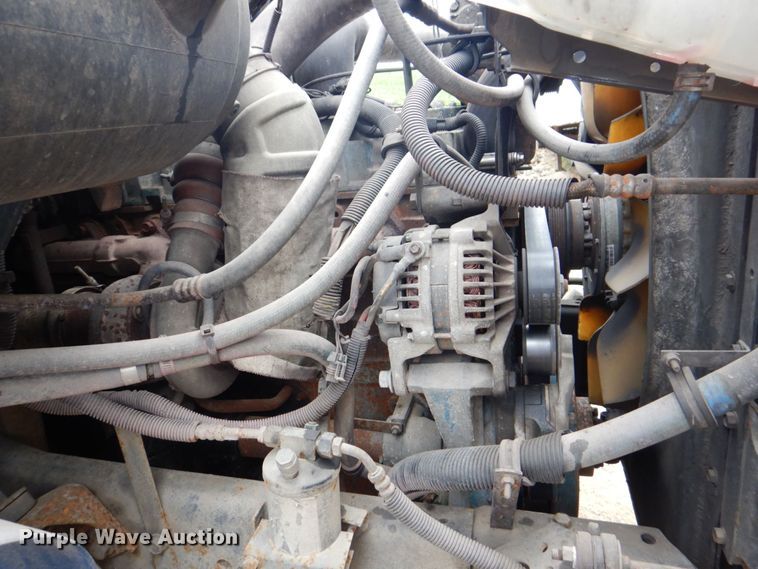 image for item DS8089 2002 International 4900  refuse truck