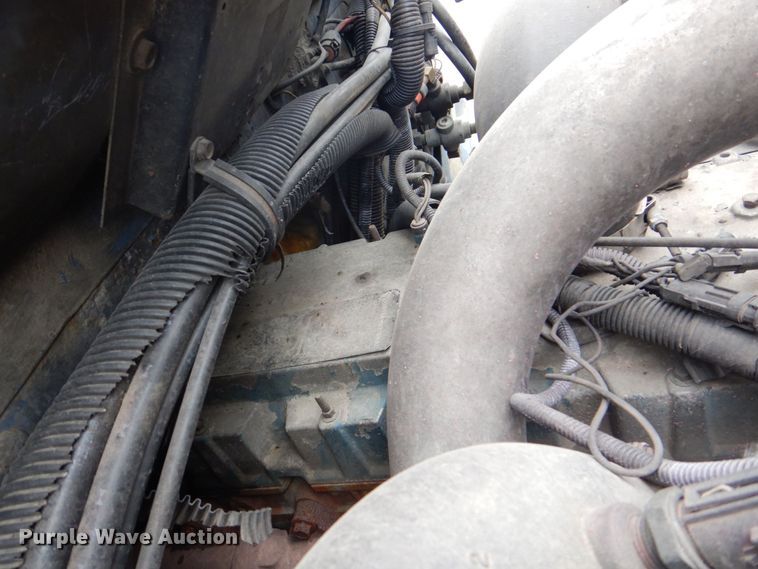 image for item DS8089 2002 International 4900  refuse truck